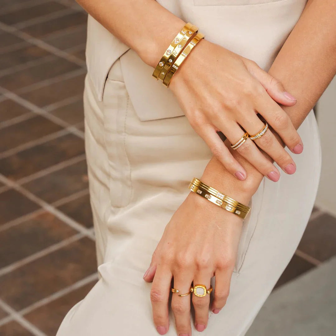 Brazalete Clásico Romano Bañado en Oro de 18k